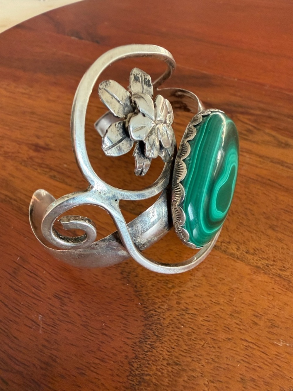 Signed By Navajo Artist Bill Kirkham Sterling Silver Cuff with Malachite - Picture 6 of 12
